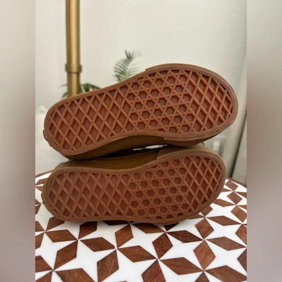 Vans Kids High-Top Sneakers in Olive and Tan - Picture 2 of 5